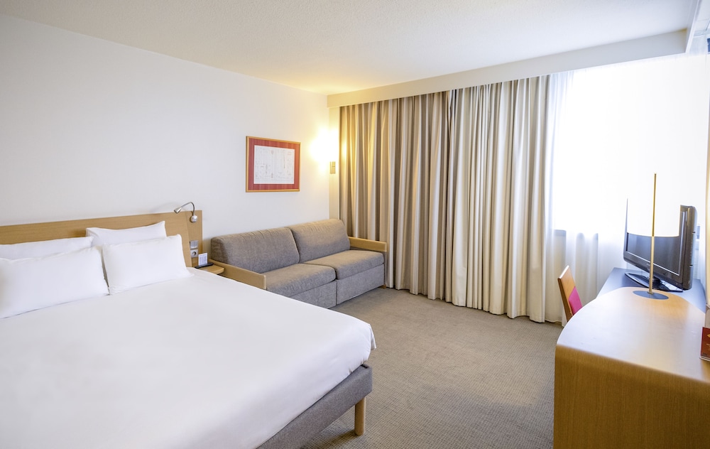 NOVOTEL READING CENTRE 16/80