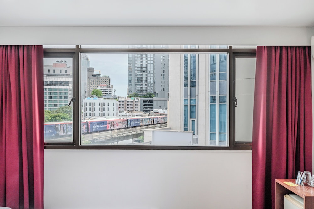 Ruamchitt Plaza Hotel 11/59
