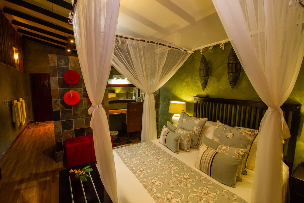 Emdoneni Lodge with Animal Care and Rehab Centre 22/66