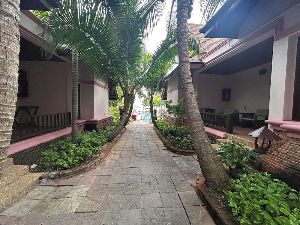 THAI HOUSE BEACH RESORT 66/75
