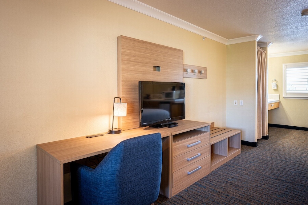 Cayucos Beach Inn 49/64