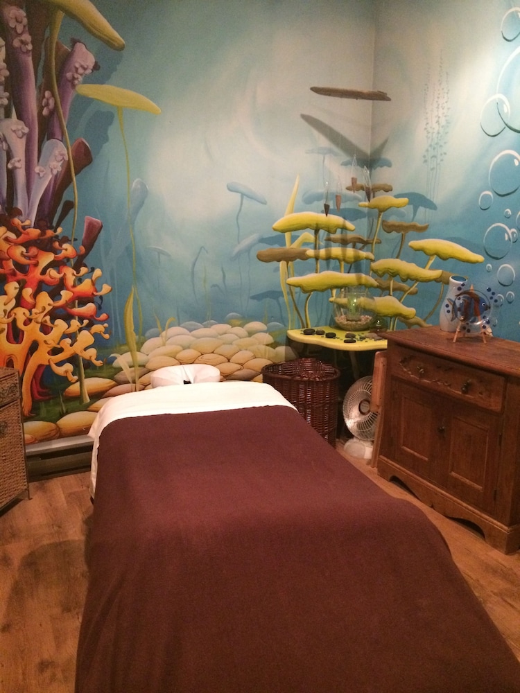 LE GRAND LODGE MONT-TREMBLANT 33/69