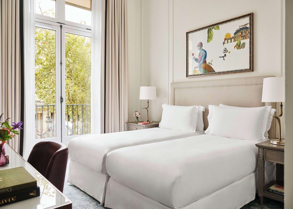 ROOM, TWIN BEDS, WITH VIEW