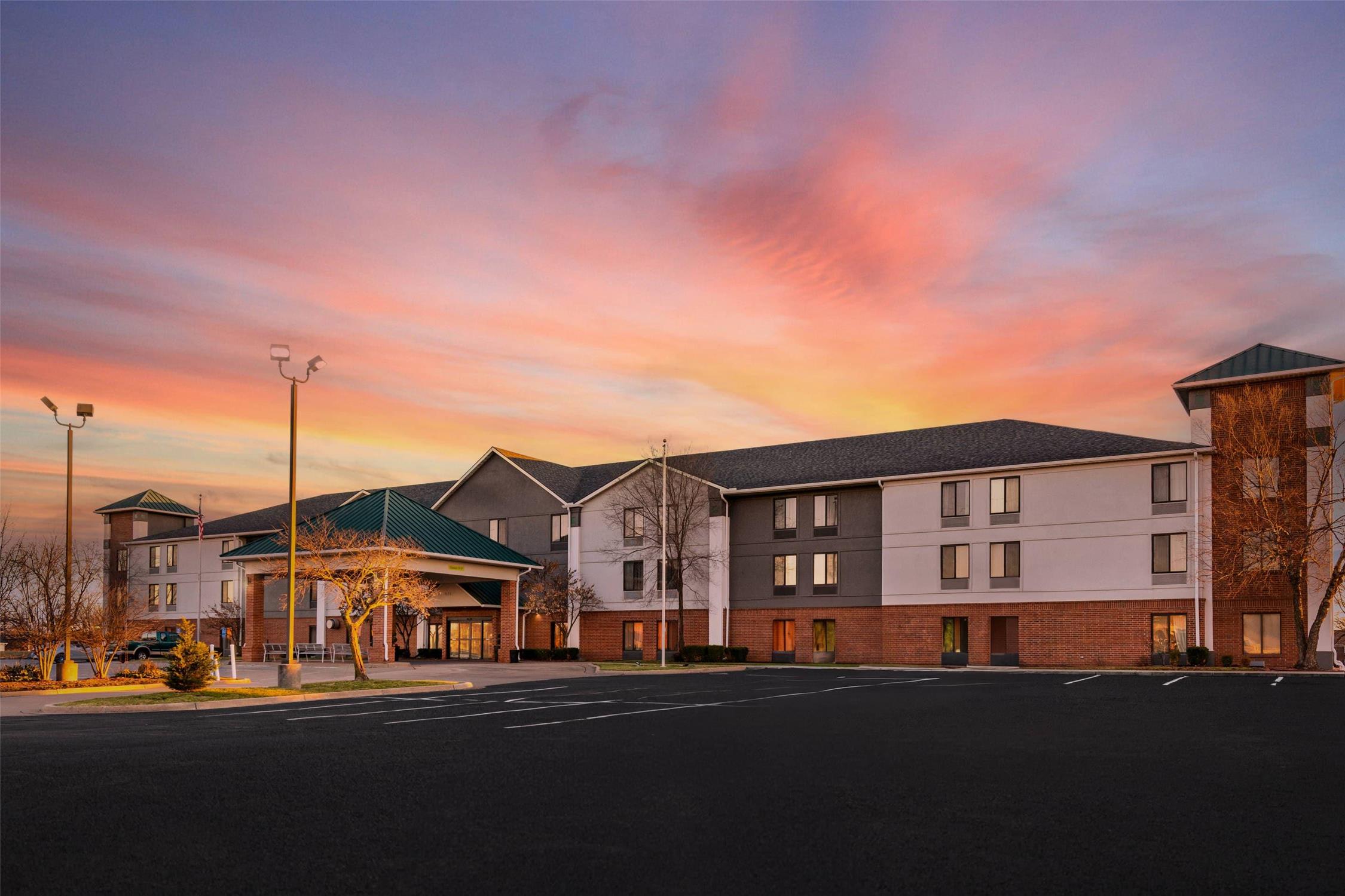 Quality Inn Warrensburg, MO 1/37