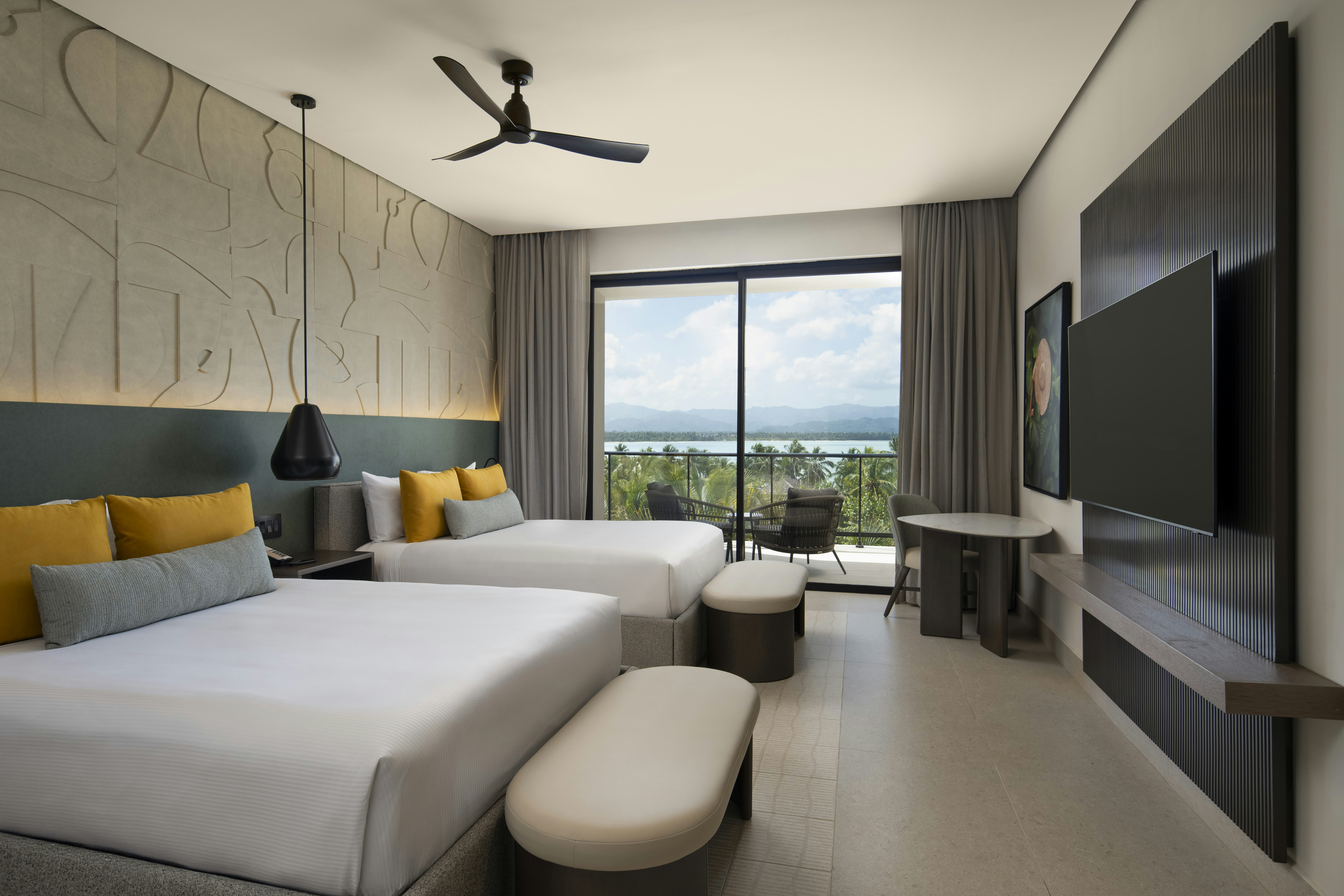 Club, Azure, 2 Queen Beds, Ocean View 4/8