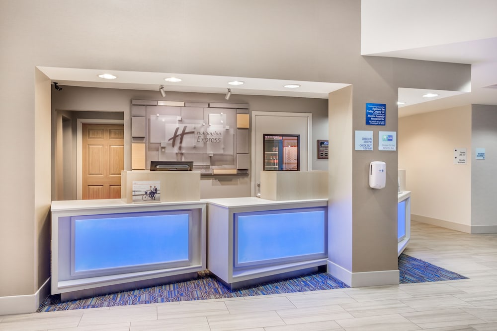 Holiday Inn Express Wisconsin Dells 12/69