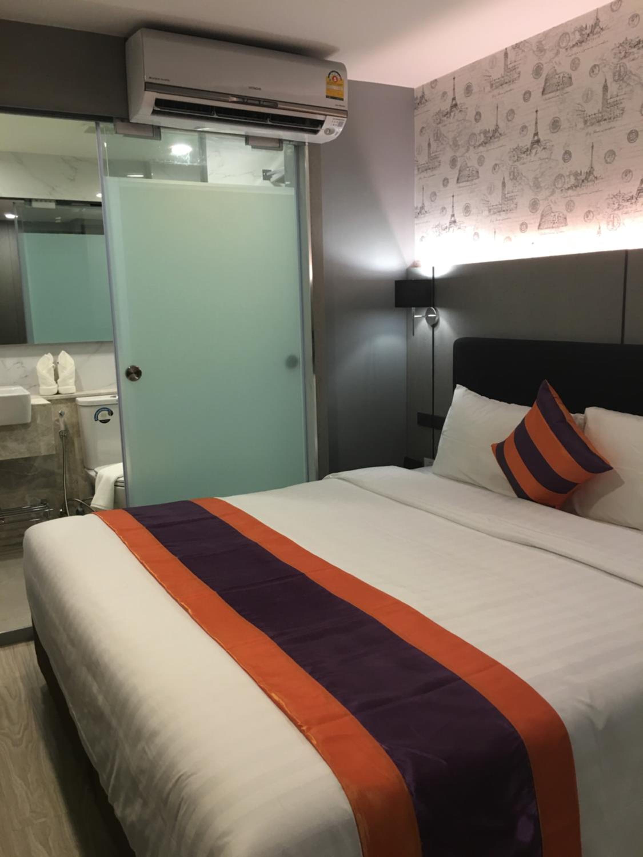 SUPERIOR ROOM