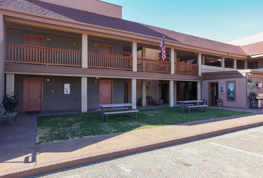 Beaver Creek Inn 2/50