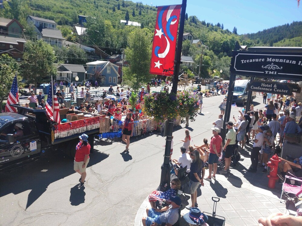 Treasure Mountain Inn 40/50