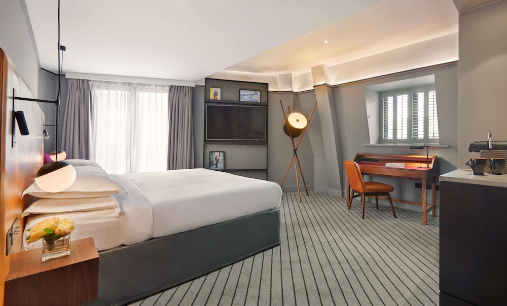 ROOM, KING BED