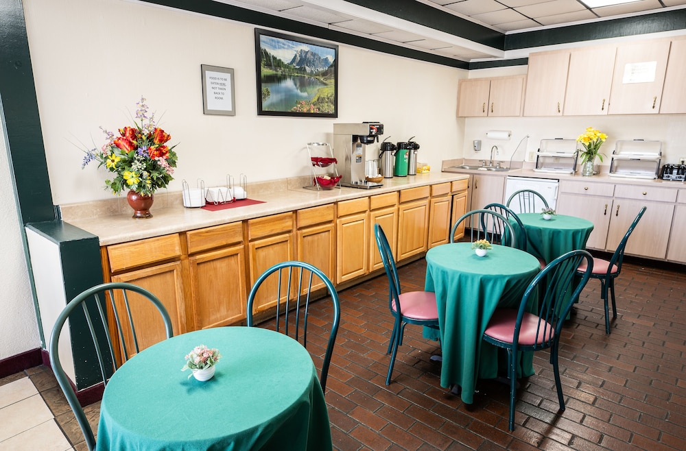 Select Inn Murfreesboro 55/60