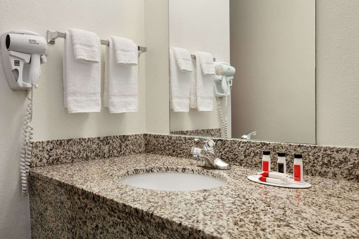 Travelodge by Wyndham Dunsmuir 28/29