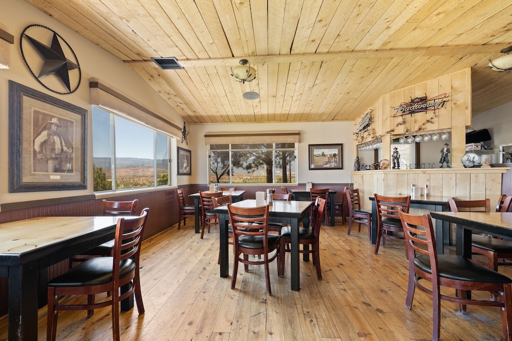 Broken Spur Inn And Steakhouse 55/72