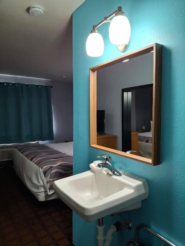 McGoverns Hotel and Suites 43/45