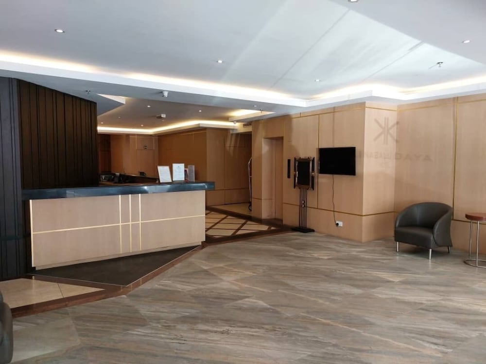 Kinabalu Daya Hotel 8/72