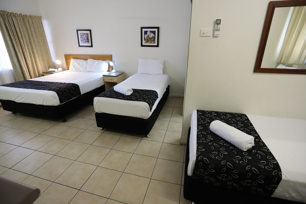 TROPIC COAST MOTEL 13/74