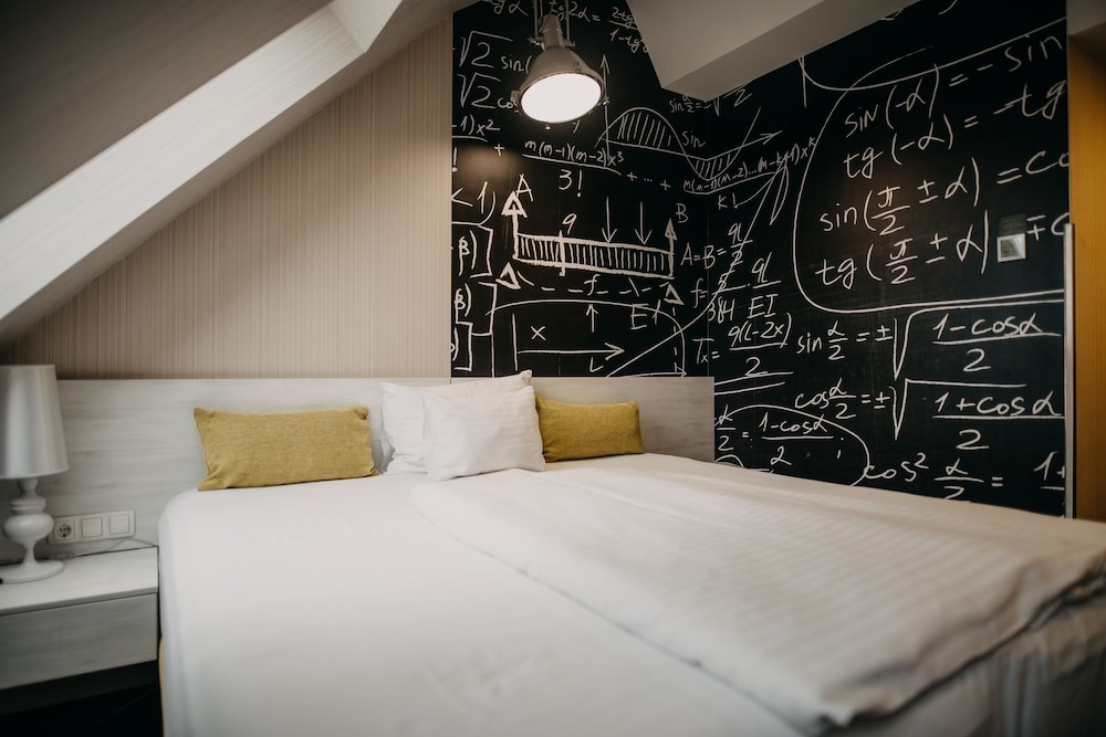 Science Hotel 25/37