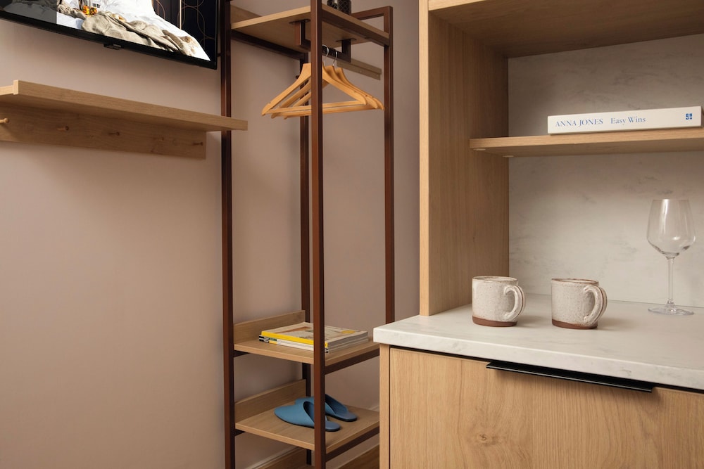 Semi Basement, Compact, Single, Single Bed