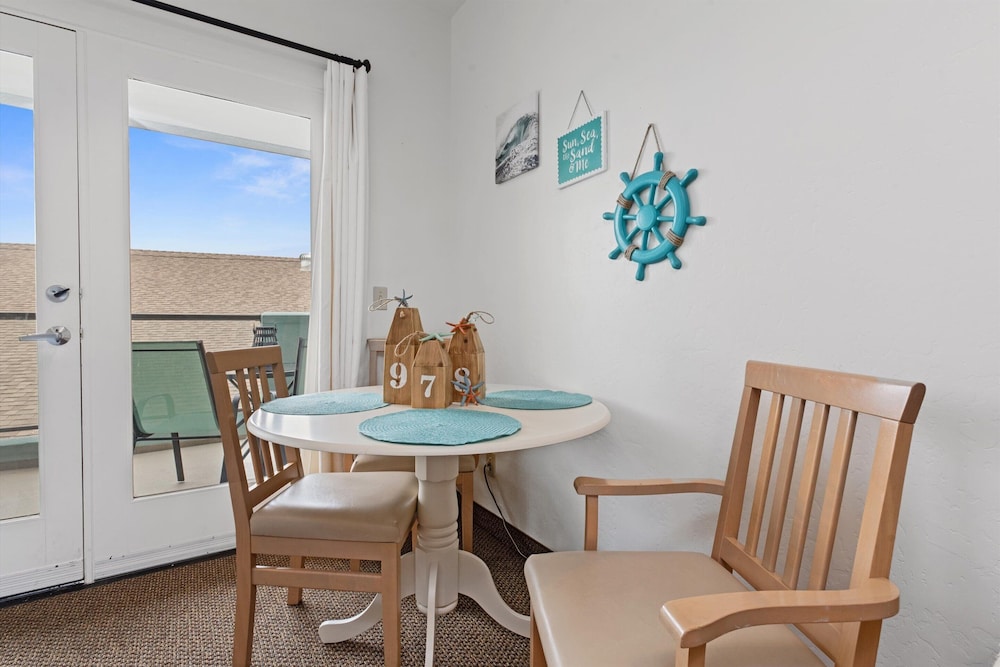 Beach House Inn & Suites 27/50