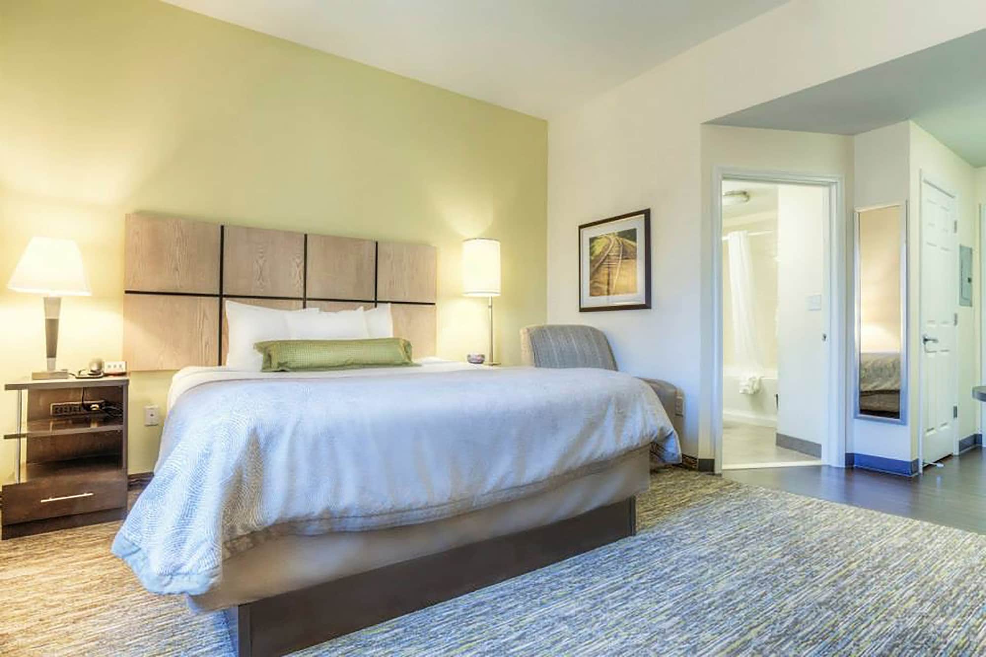 Studio, Suite, King Bed, Accessible