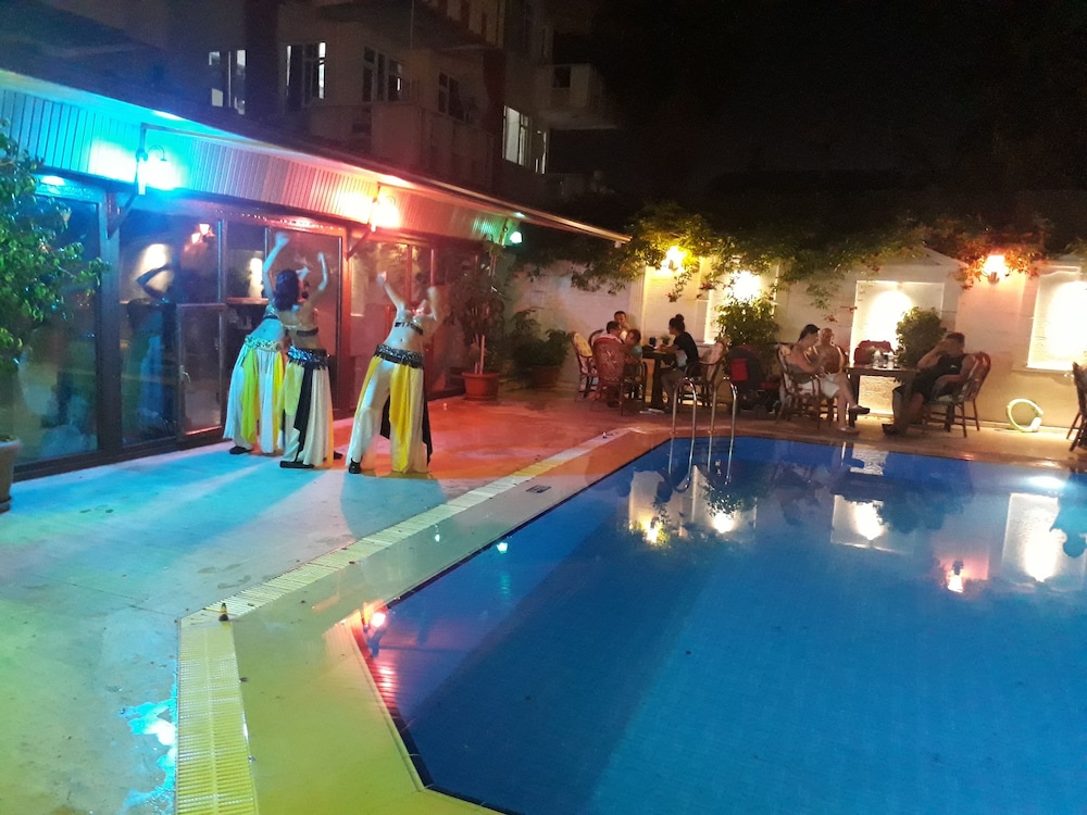 Orient Apart Hotel 23/25