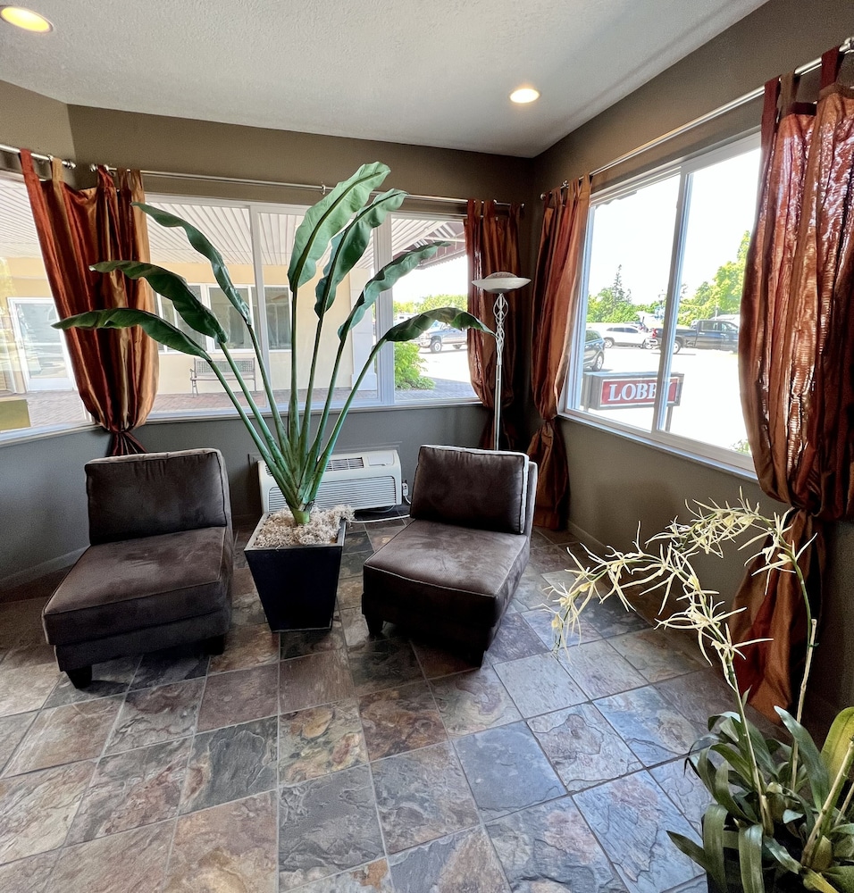 Court Plaza Inn & Suites 37/64