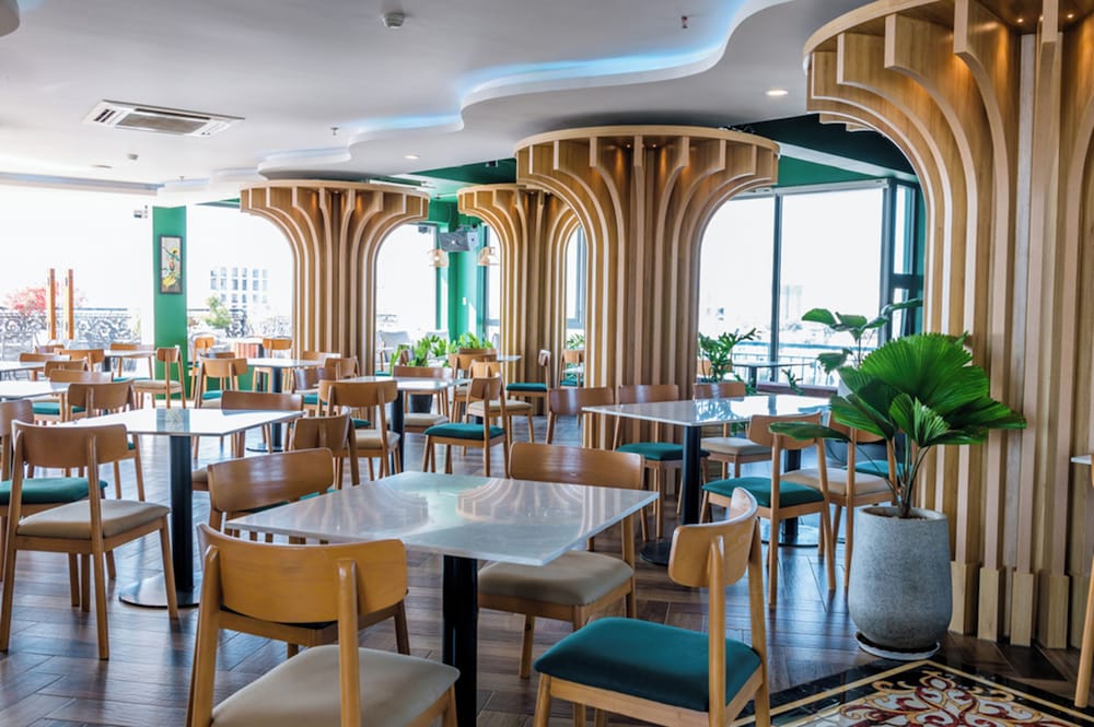 The Palms Hotel 44/55