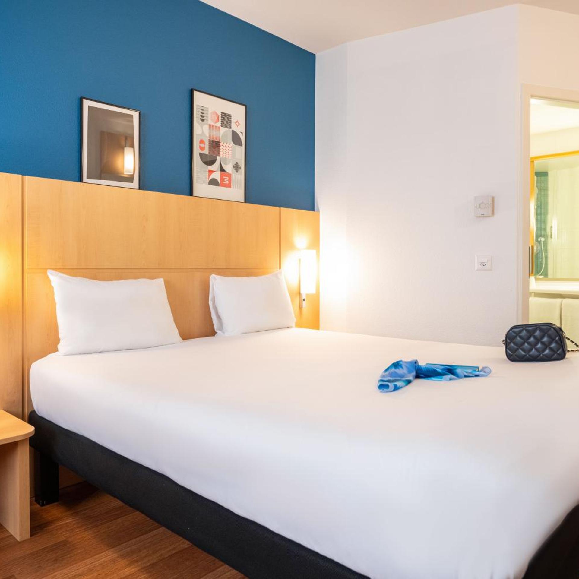 STANDARD, TWIN BEDS, QUEEN BED