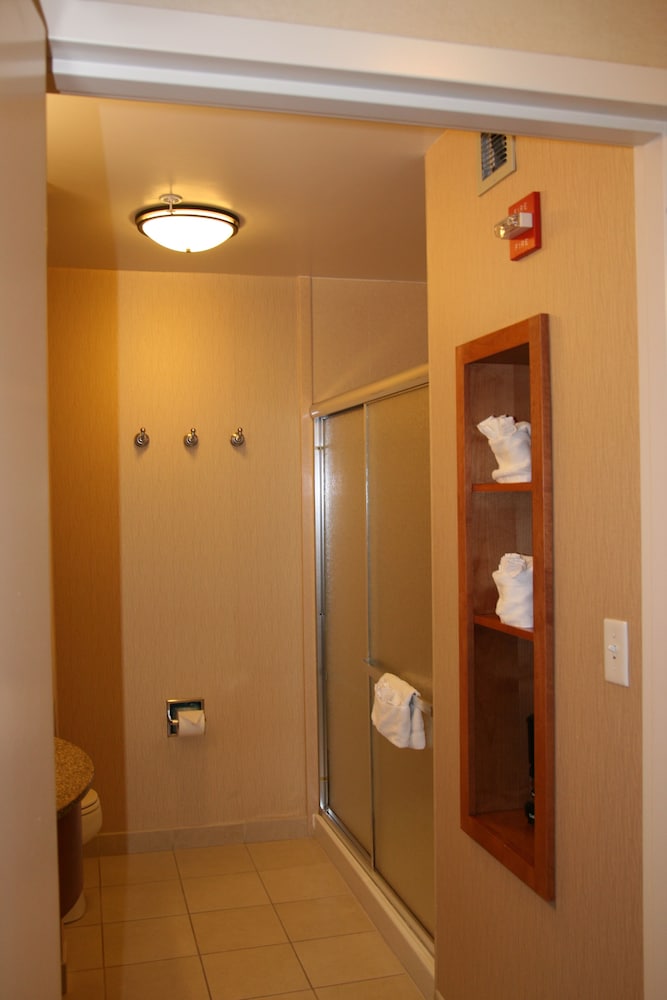 Hampton Inn & Suites Bakersfield North-Airport 33/62