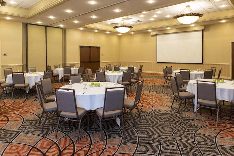Doubletree By Hilton Hotel Grand Rapids Airport 43/53