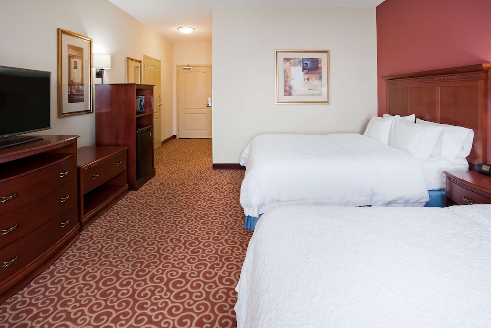 Hampton Inn Fairmont 17/54
