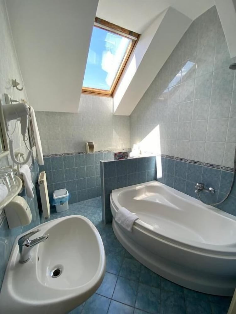 Tisza Alfa Hotel 46/48