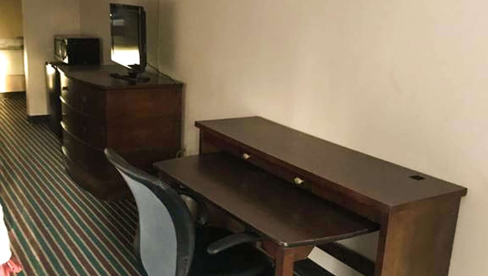 Magnuson Hotel Marietta 36/46