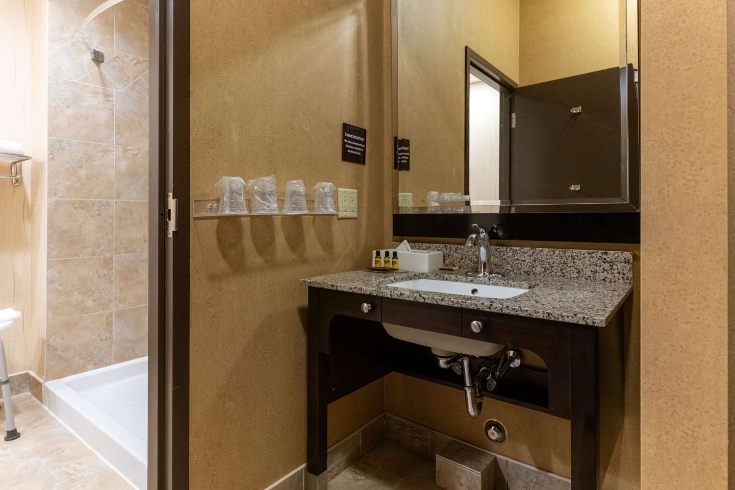 Best Western Plus South Edmonton Inn and Suites 25/32