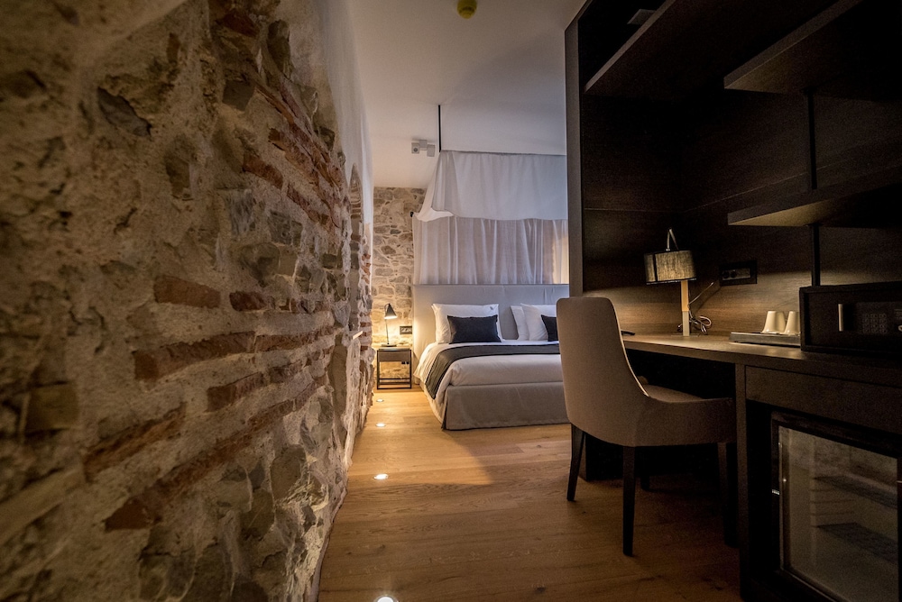 Murum Boutique Hotel 51/54