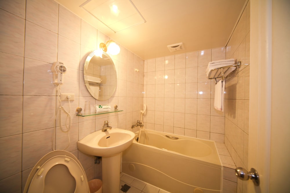 Hua Tong Hotel 52/54