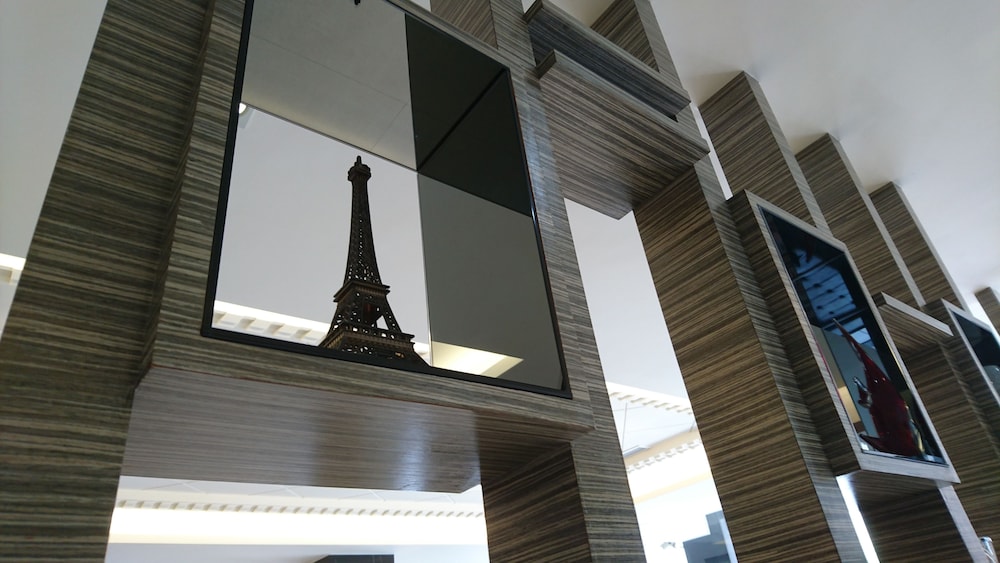Paris Business Hotel 8/60