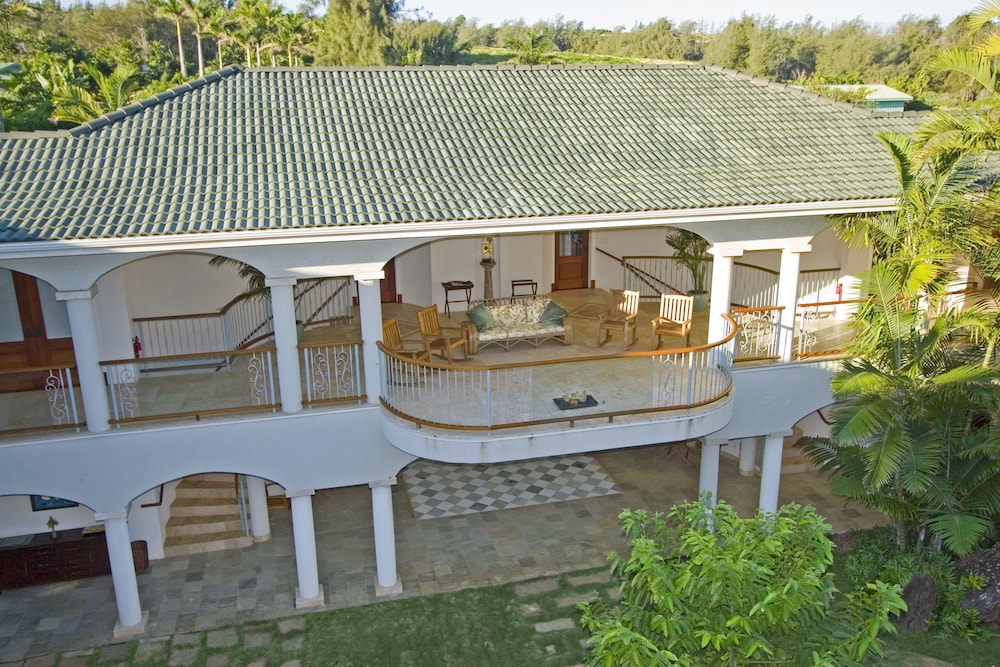 Hawaii Island Retreat 5/66