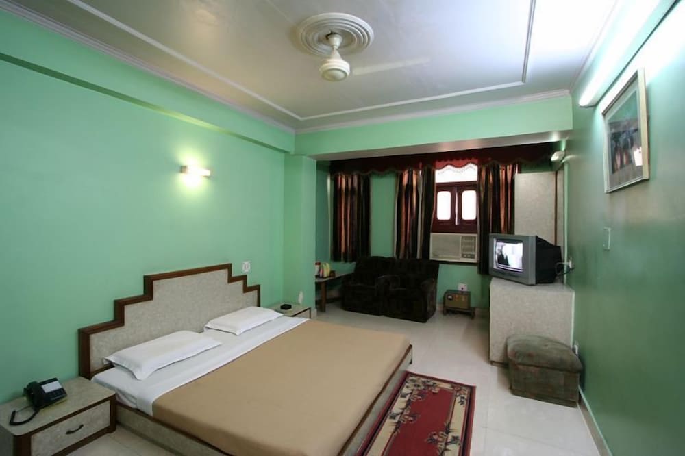 DELUXE, QUEEN BED