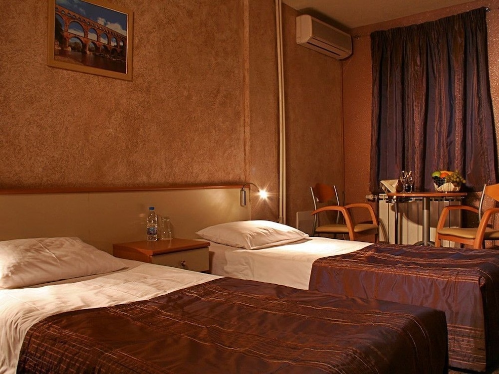 Brod Hotel 7/29