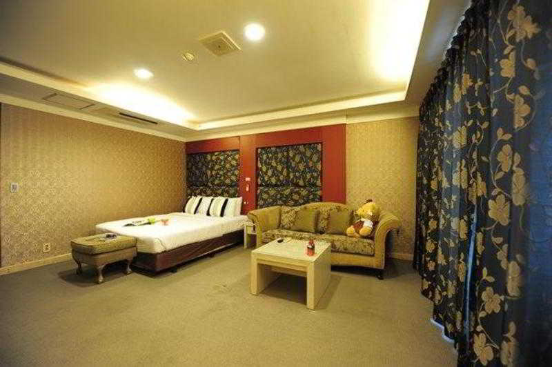 Metro Tourist Hotel 12/31