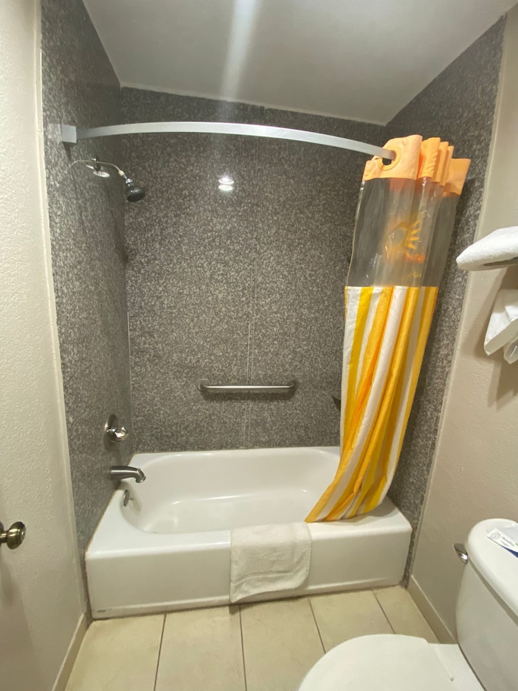 Americas Best Value Inn 19/21