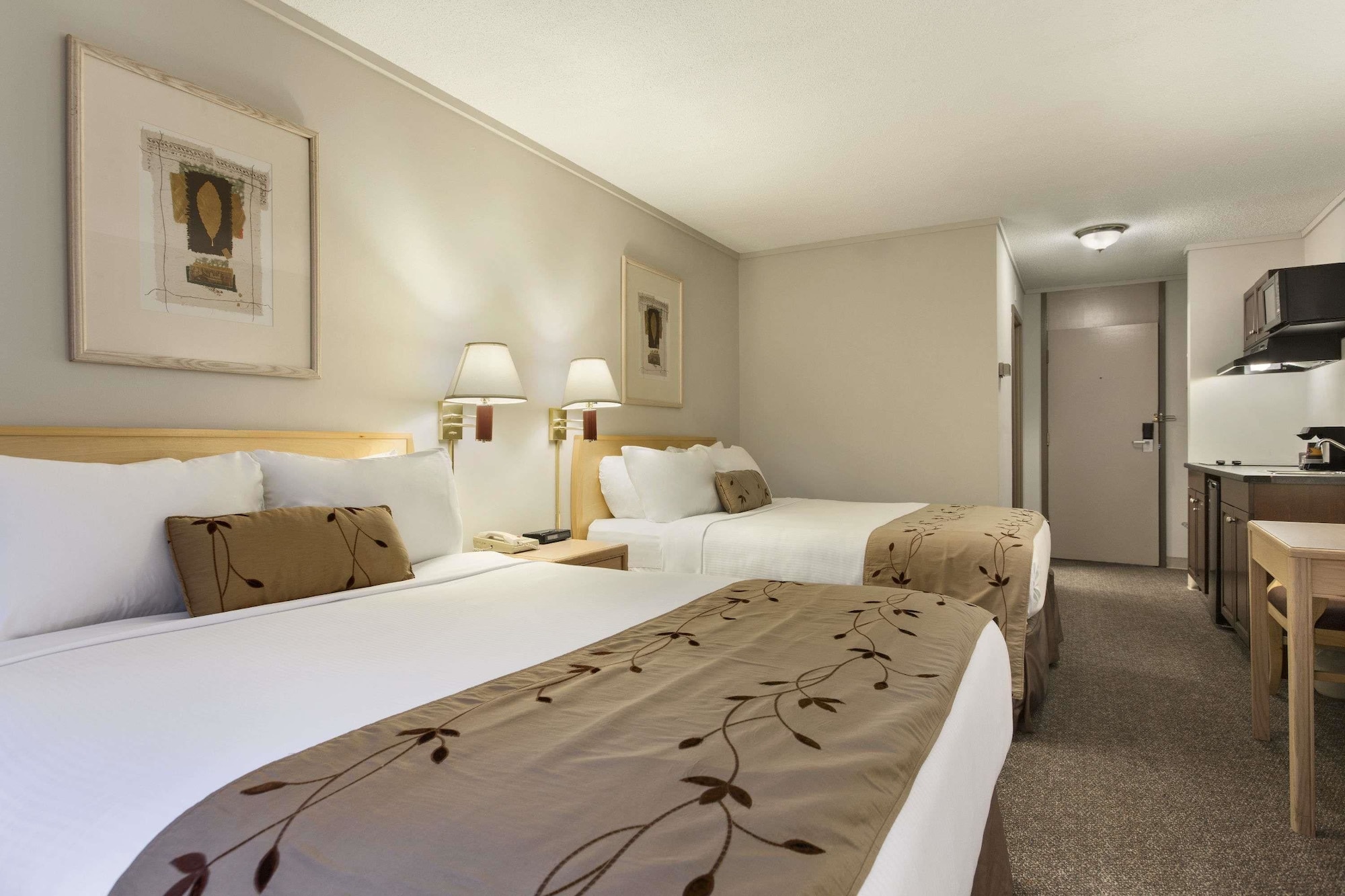 Efficiency, 2 Queen Beds