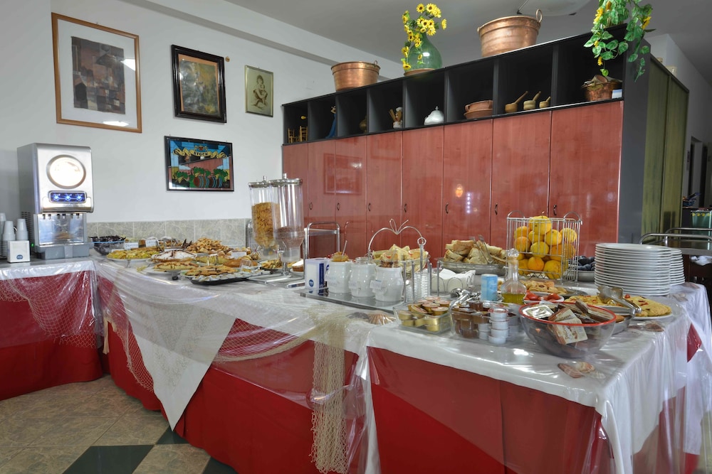 restaurant cafeteria
