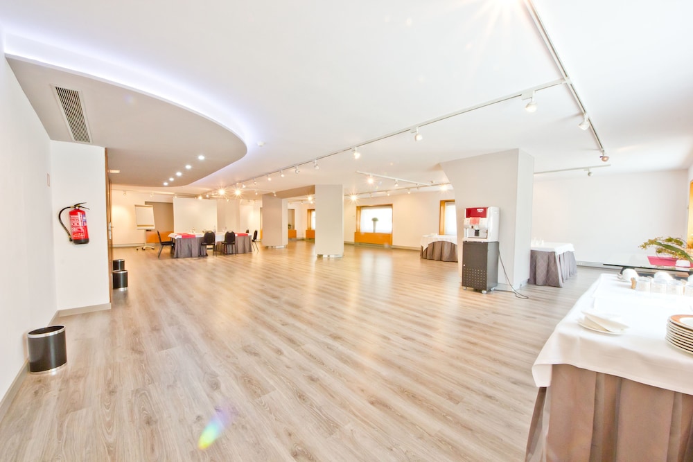 Aparthotel Atenea Valles 4/62