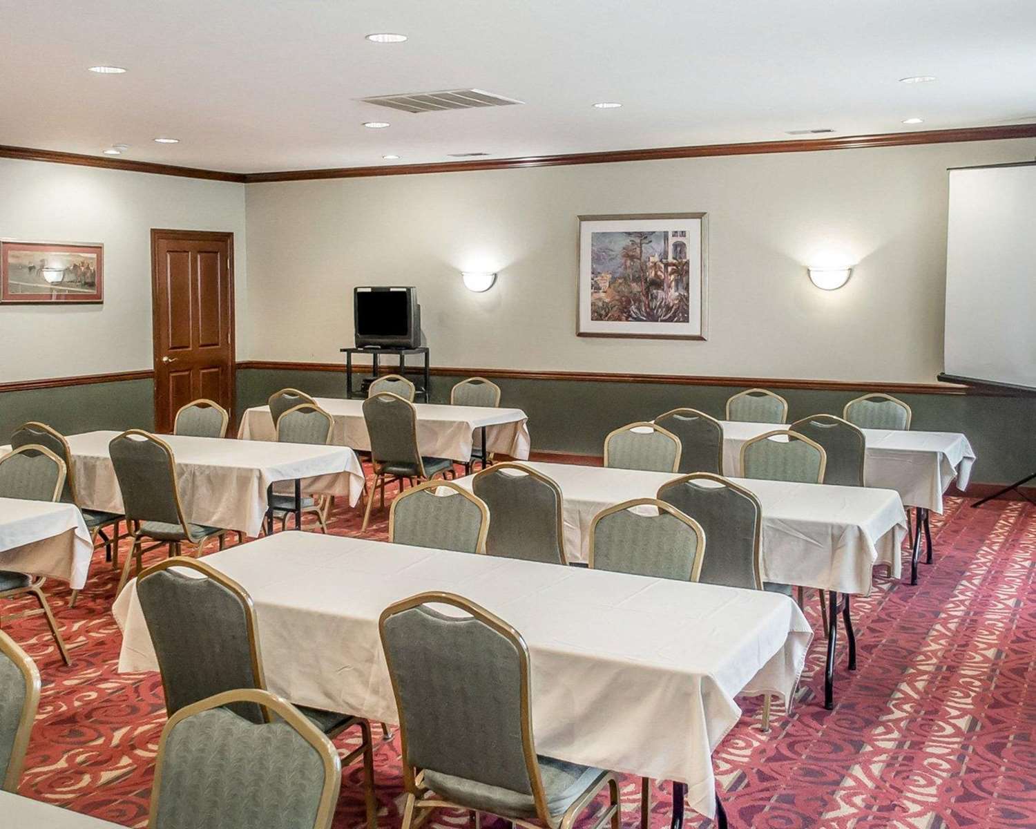 Days Inn by Wyndham Austintown 36/41