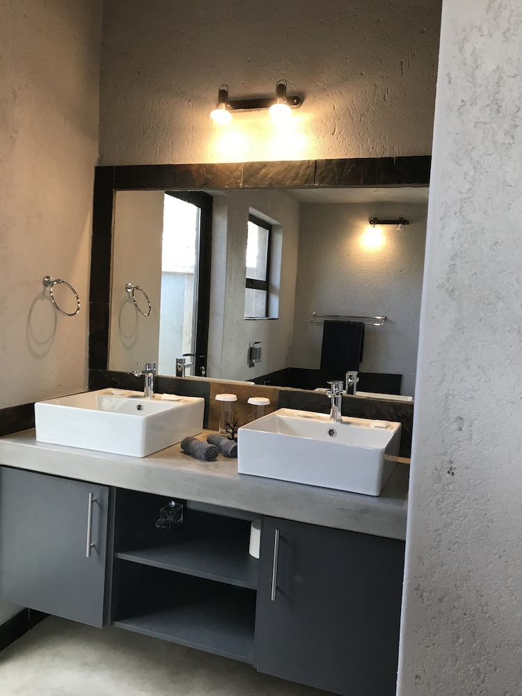 Lindiwe Safari Lodge 8/67