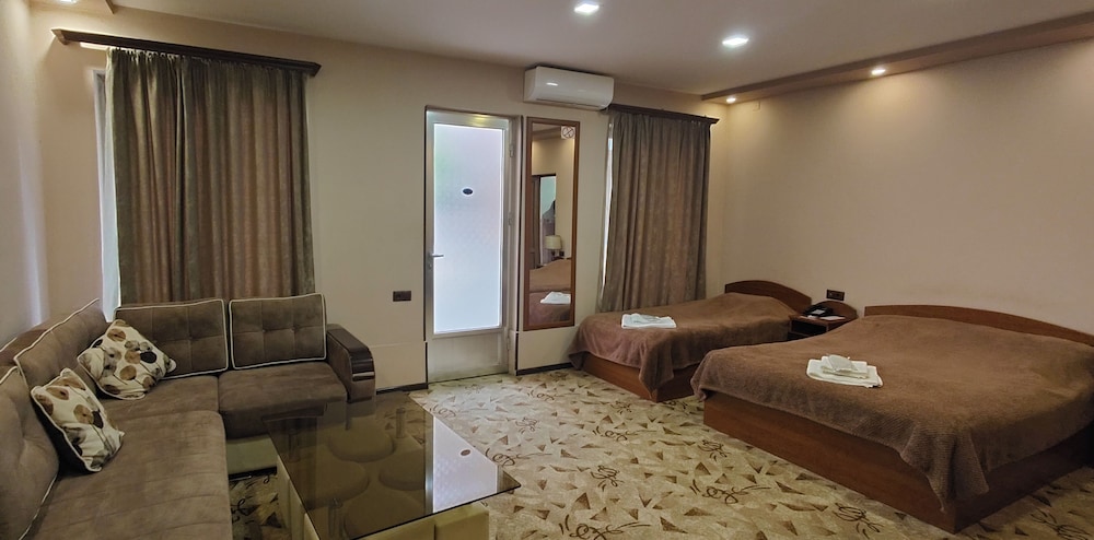 Areg Hotel 21/113