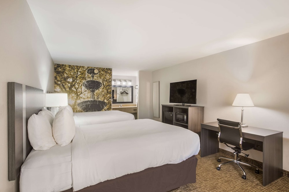 Standard, 2 Queen Beds