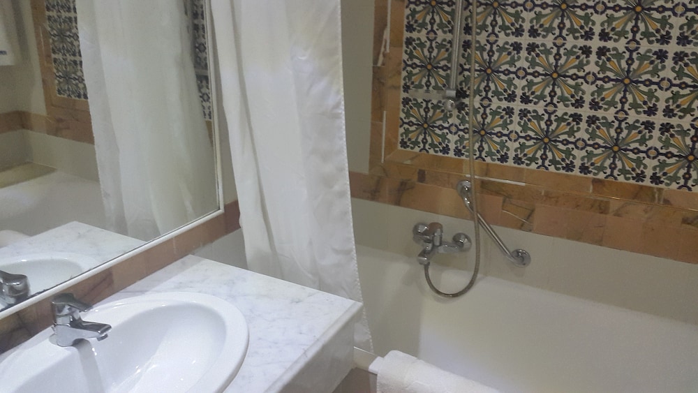 Tunisia Lodge 30/32